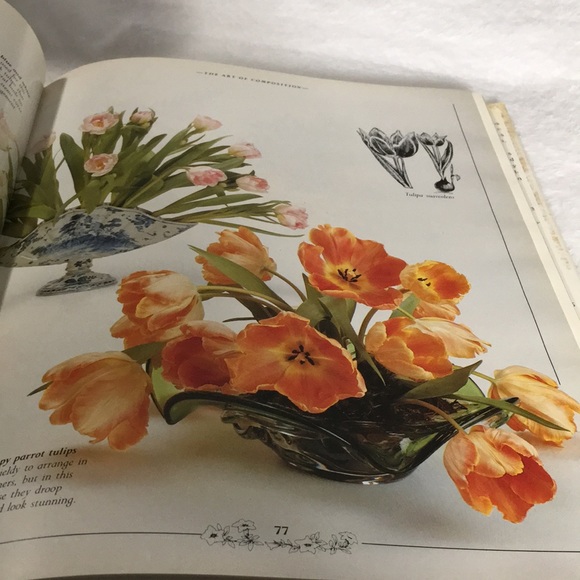 Fresh Flowers A complete guide to selecting & arranging coffee table book - Picture 5 of 16